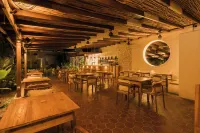 Quma Hotel - parking