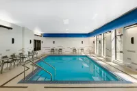 La Quinta Inn & Suites By Wyndham Kelowna Bc - Pools