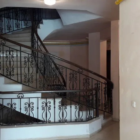 Spacious Modern App Richly Furnished