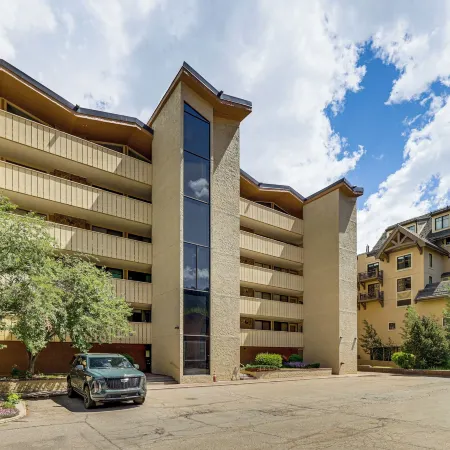 Updated Condo Walk to Vail Village and Ski Shuttle!