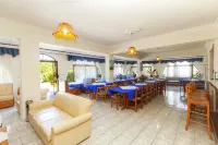 Room in Apartment - One Bedroom Apartment - Just 800 m from the Beach - navetta aeroportuale