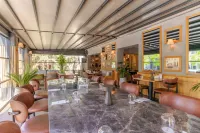Alan Suites - breakfast