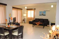 Three Bedroom Villa with Private Pool and Landscaped Garden Close to the Beach - Wifi