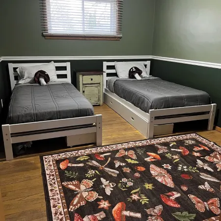 Family fun House - large fenced in backyard, Theater, Bean bag Lounge Hotéis em Appleton