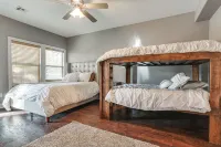 Pottsboro Group Getaway Close to Lake Texoma! - Wifi