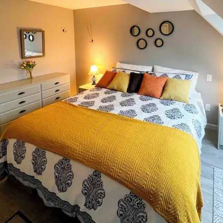 Walk to Lifts and Village! Killington Mountain Condo