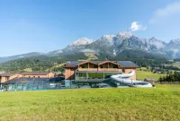 Hotel Riederalm - موقف سيارات