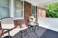 Spacious Detroit Tudor w/ Patio & Workspace! - balcony