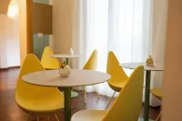 Rose Iconic Rooms - breakfast
