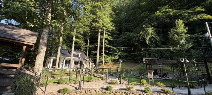The Red Dog Cottage In The Woods w/ Hot Tub Hotels in Mingo County