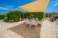 Villa Lisa with Huge Pool and Garden - Happy Rentals - Villas
