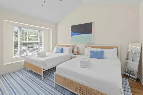 Queen Kelsey-Mins from Credit One-Pet Friendly - Homestays