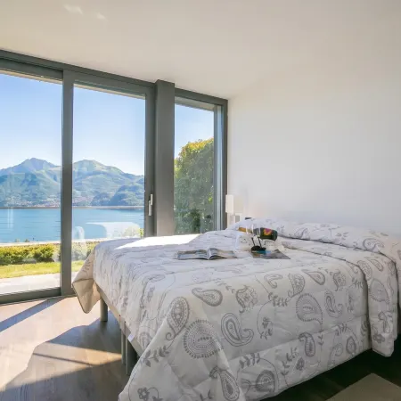 Penthouse-LakeView-AC-Private Garden