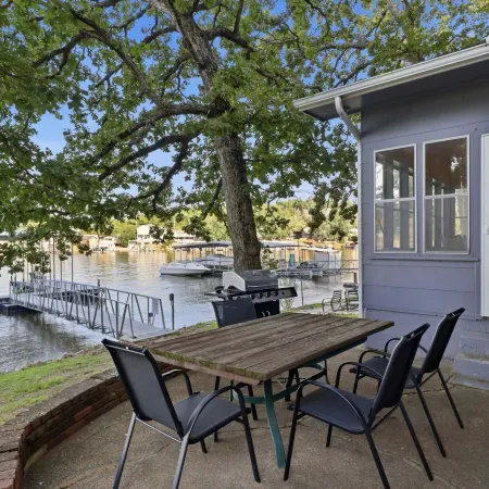 Charming & Cozy Waterfront Cabin at 21mm Near Shorty Pants