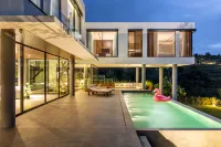 BugenVilla Bandung, 4BR, Heated Swimming Pool - 4 stjerner