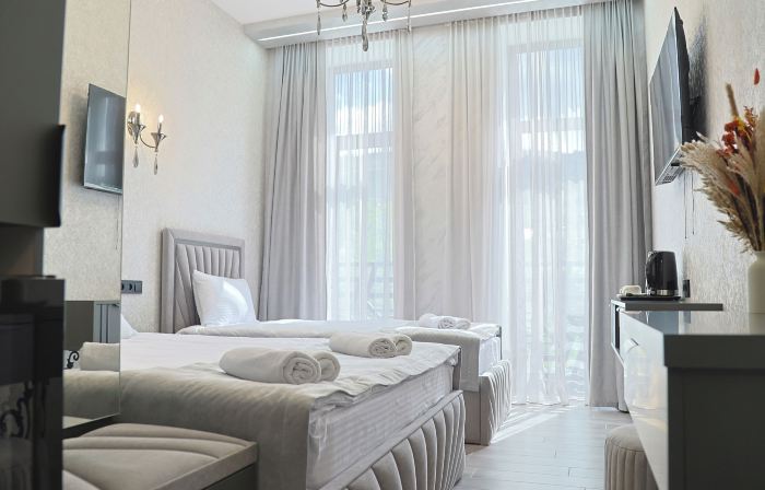 Leader Hotel