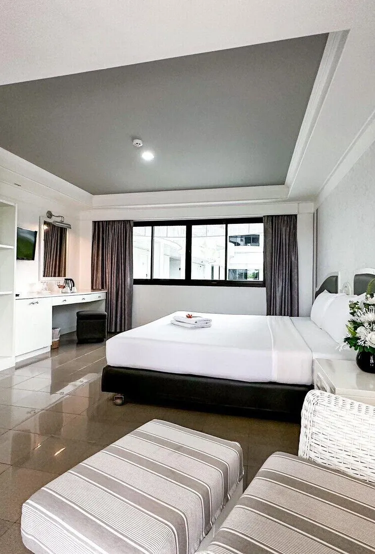 ห้องหัวมุม เตียงใหญ่