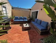 Charming Coastal Getaway!3 Bed 2 Bath with 3 Private Yards. Clean. Dog Friendly. - Wifi
