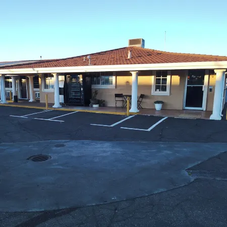 Holiday Motel Oakdale