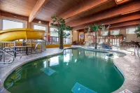 Comfort Suites - Pool