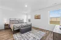 NEW 4BR by Ford Center • Pool Access + Fenced Yard -  case vacanza in affitto
