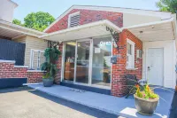 The Lancaster Motel by OYO Ronks Near Paradise - 2-Sterne