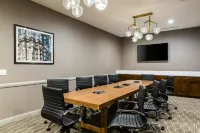 Hilton Chicago/Oak Lawn - Boutique