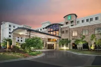 Embassy Suites by Hilton Fayetteville Fort Bragg - Pet friendly