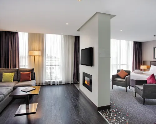 ホリデイ イン ブリストル シティ センター by IHG コタム周辺のホテル