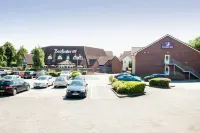 優品迎塔姆沃思中心飯店 - 停車場
