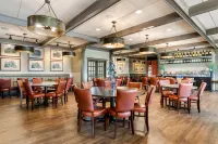 Howard Johnson by Wyndham Toms River - parking