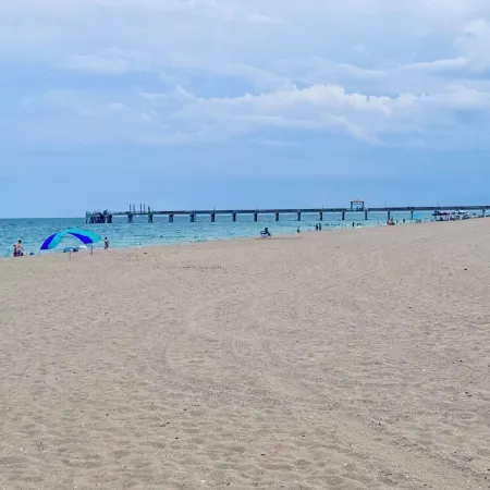 Stay Near Deerfield Beach Pier, Enjoy Our Cozy 1-bedroom Apartment