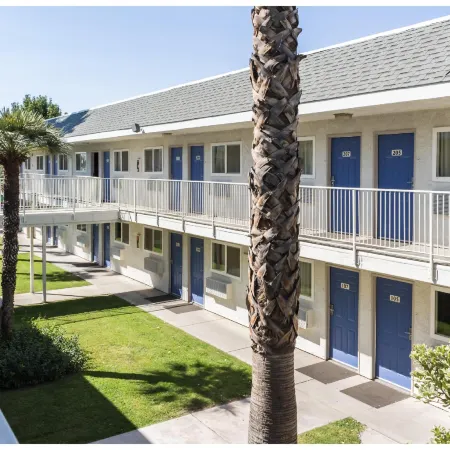 Motel 6 Bakersfield, CA - East