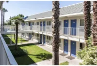 Motel 6 Bakersfield, CA - East - 2-Star