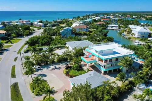 Beach House, Waterfront, Sombrero Beach, Florida Keys Rental, Private Pool, Dock - Boutique