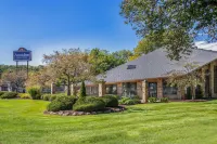 AmericInn by Wyndham Delafield Hotels in Oconomowoc