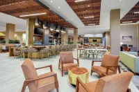 Embassy Suites Jonesboro Red Wolf Convention Center - bar