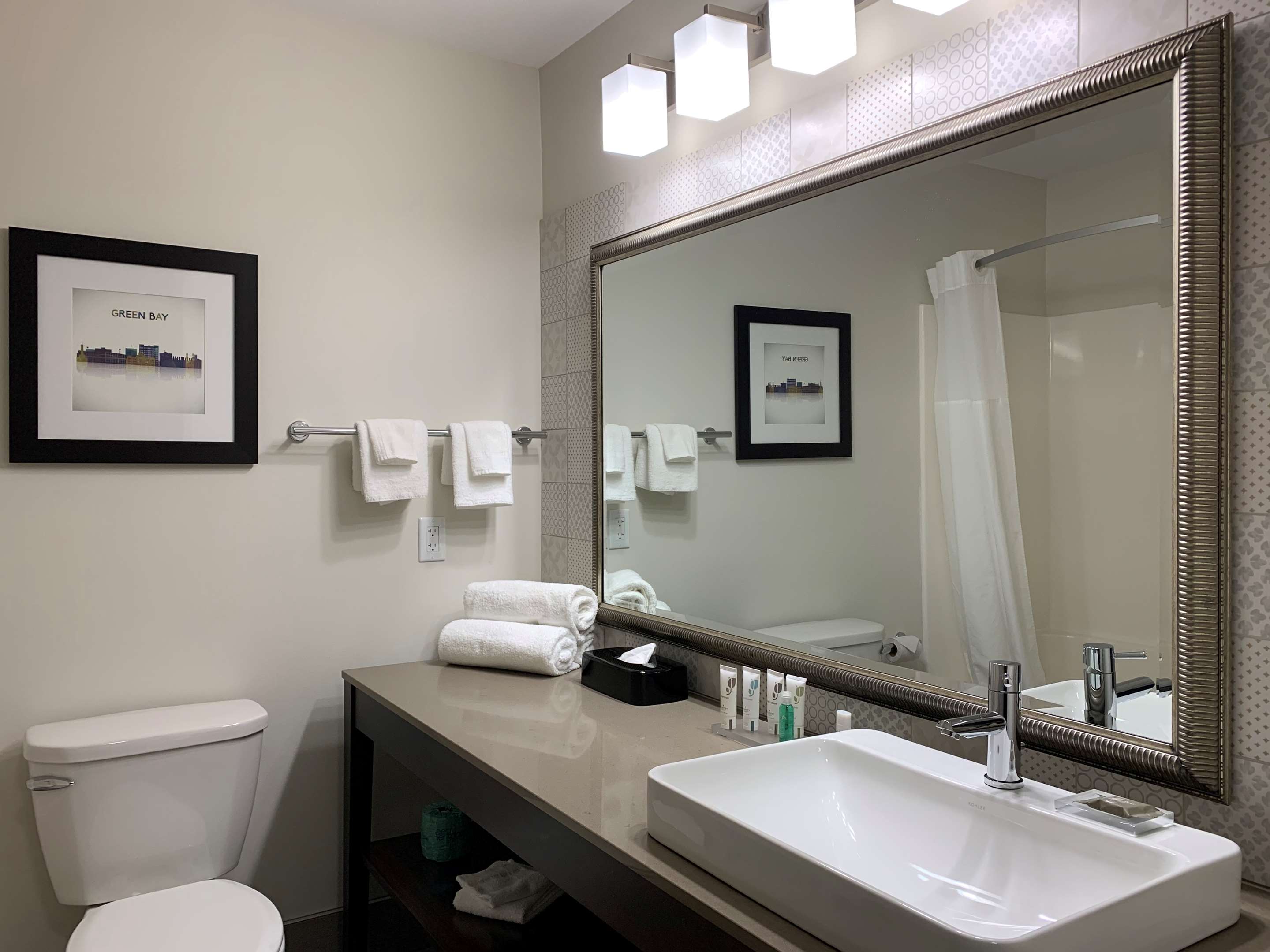 Country Inn & Suites by Radisson, Green Bay North, WI