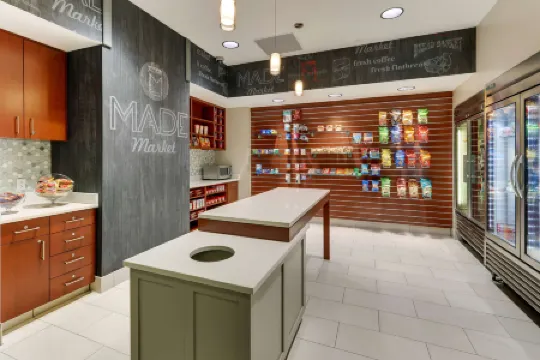 DoubleTree by Hilton St. Louis Forest Park Отели рядом с достопримечательностью «Музей Транспорта»