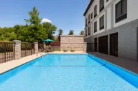 Wingate by Wyndham Montgomery - Swimmingpools