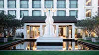 Avani Khon Kaen Hotel & Convention Centre Hotel dekat Wat Sawan Wanaram