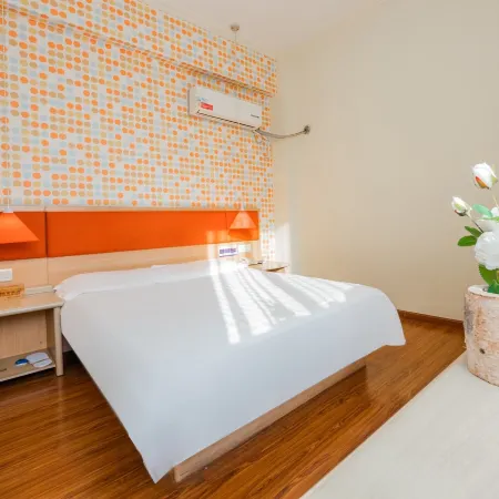 Ruijia Huayi Hotel (Shaoguan East Station Century East Street Branch)