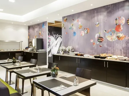 Novotel Brussels Centre Midi Station Отели рядом с достопримечательностью «Eglise Saint-Joseph Bruxelles»