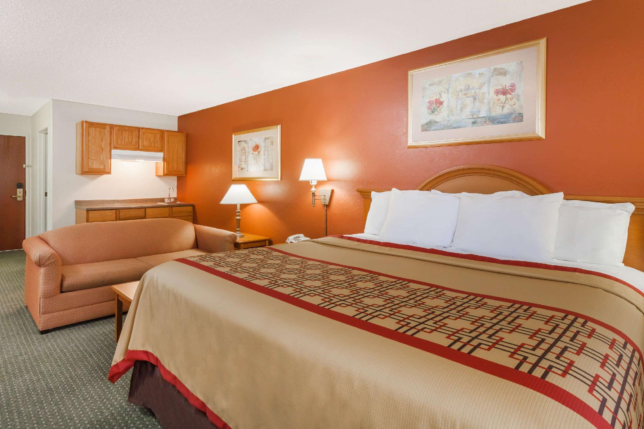 Days Inn & Suites by Wyndham New Iberia