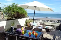 Gone to the Beach - Sea Views Direct Beach Access