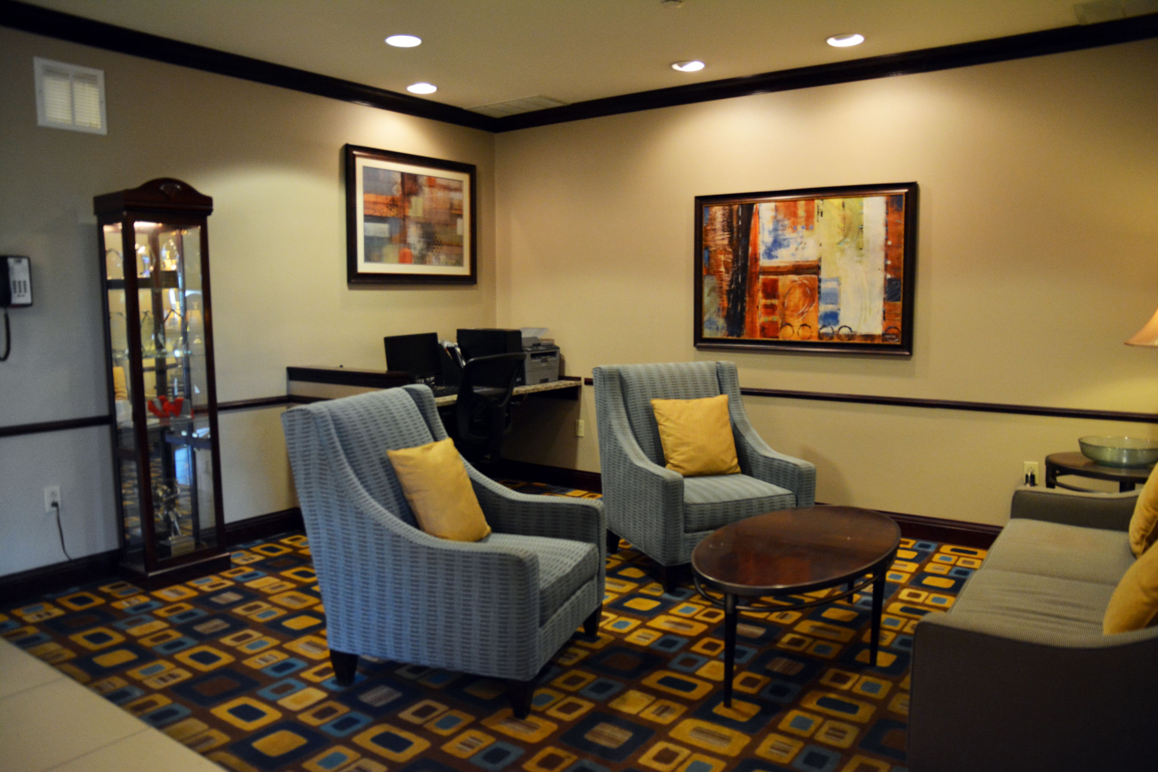 Holiday Inn Express & Suites Youngstown West I 80, an Ihg Hotel