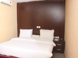 Room in Lodge - Aerol Hotel and Suites -Super Suite