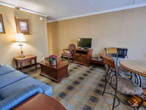 Riverview Inn & Suites