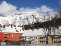 Snug Apartment with Balcony Hotels near Schloss Leopoldstein