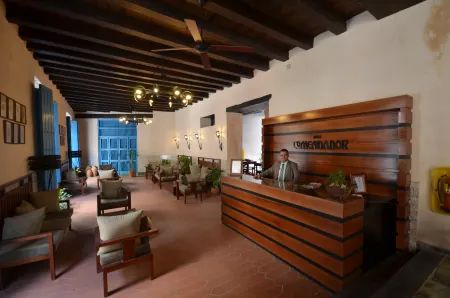 Hotel El Comendador Отели рядом с достопримечательностью «Соборная площадь»